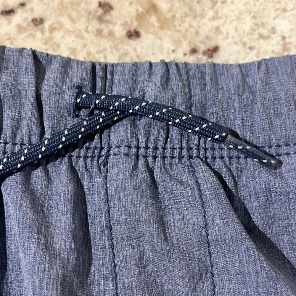 Boys Old Navy blue shorts. Size 10-12 (L)). - Picture 2 of 8
